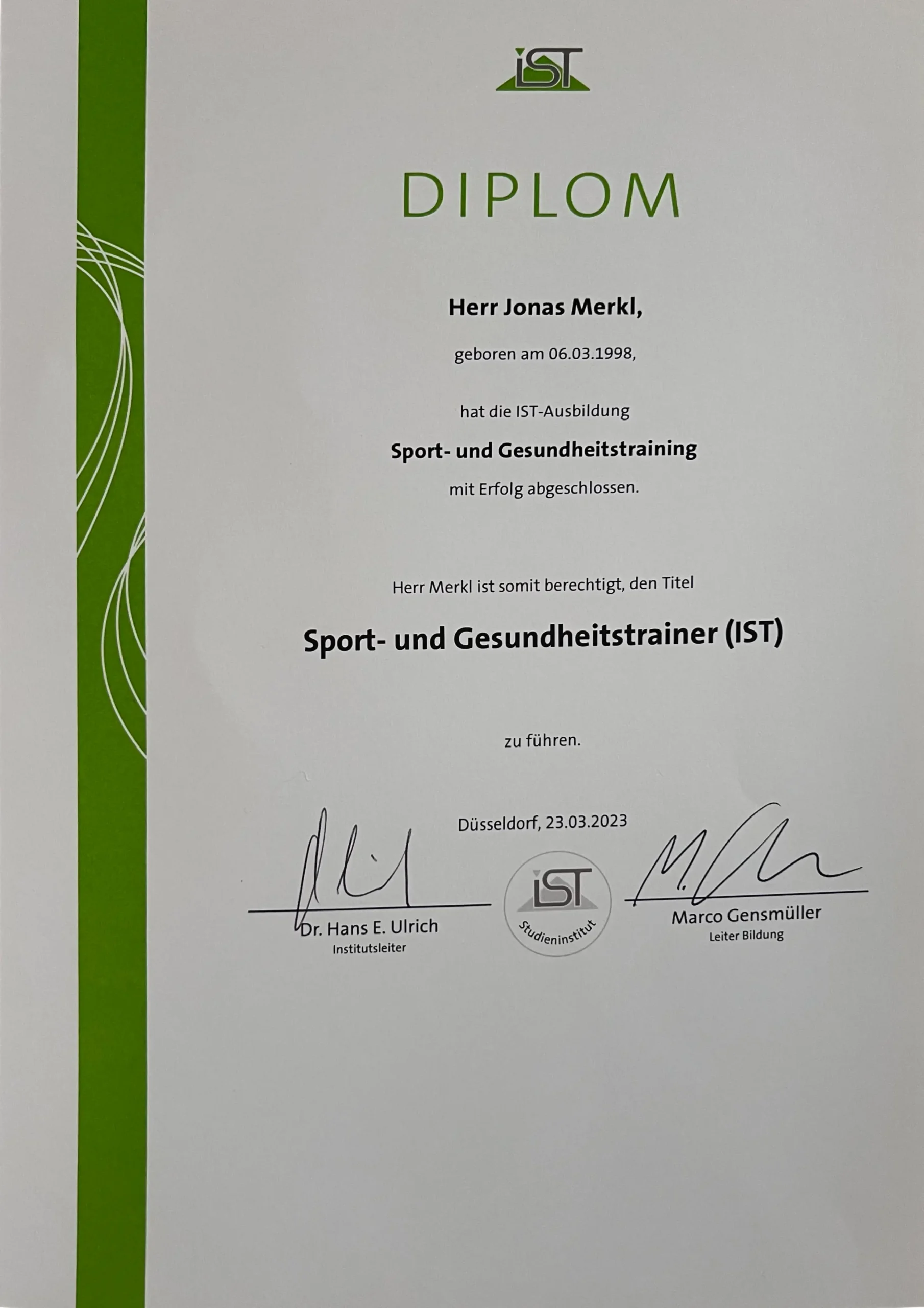 ein Bild eines abgeschlossenen Diploms für Sport- und Gesundheitstrainer
